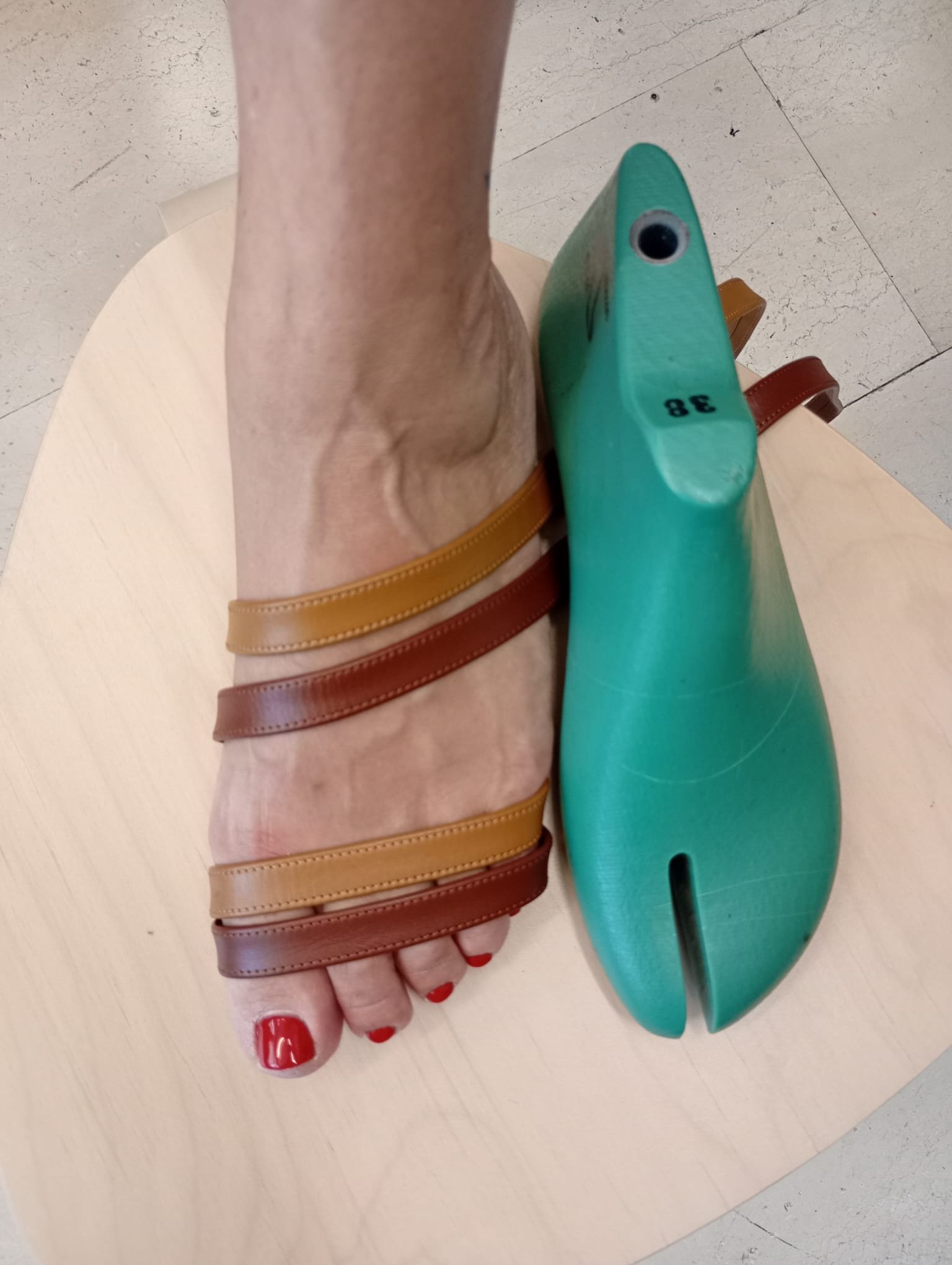 Sandali su misura su forma – Calzoleria Max & Katy